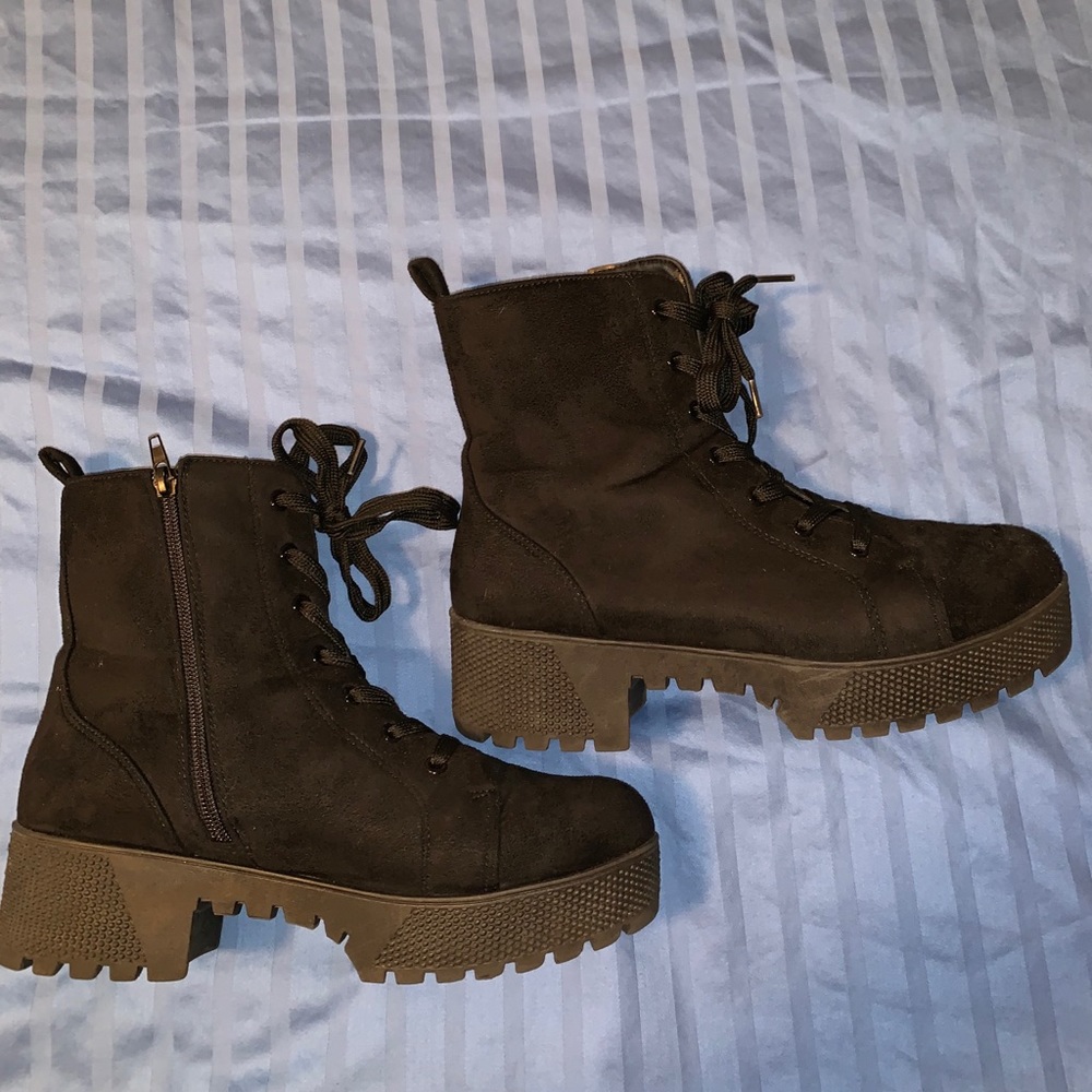 Combat boots